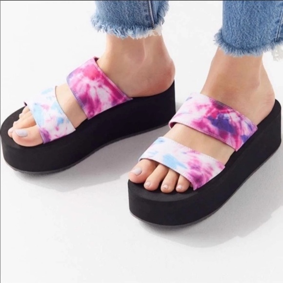 NWOT- Urban Outfitters Tie Dye platform sandal - Picture 2 of 7